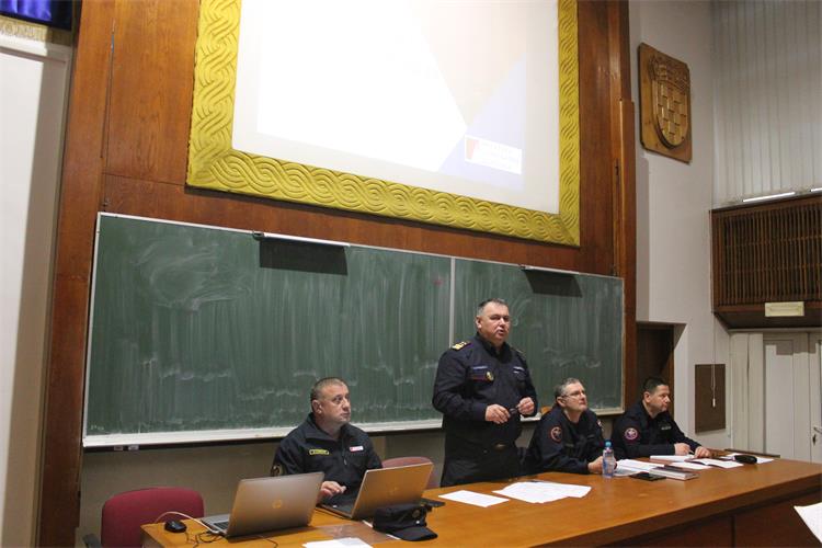 Slika /slike/Vijesti/vatrogasni stozer 3-3 (13).JPG